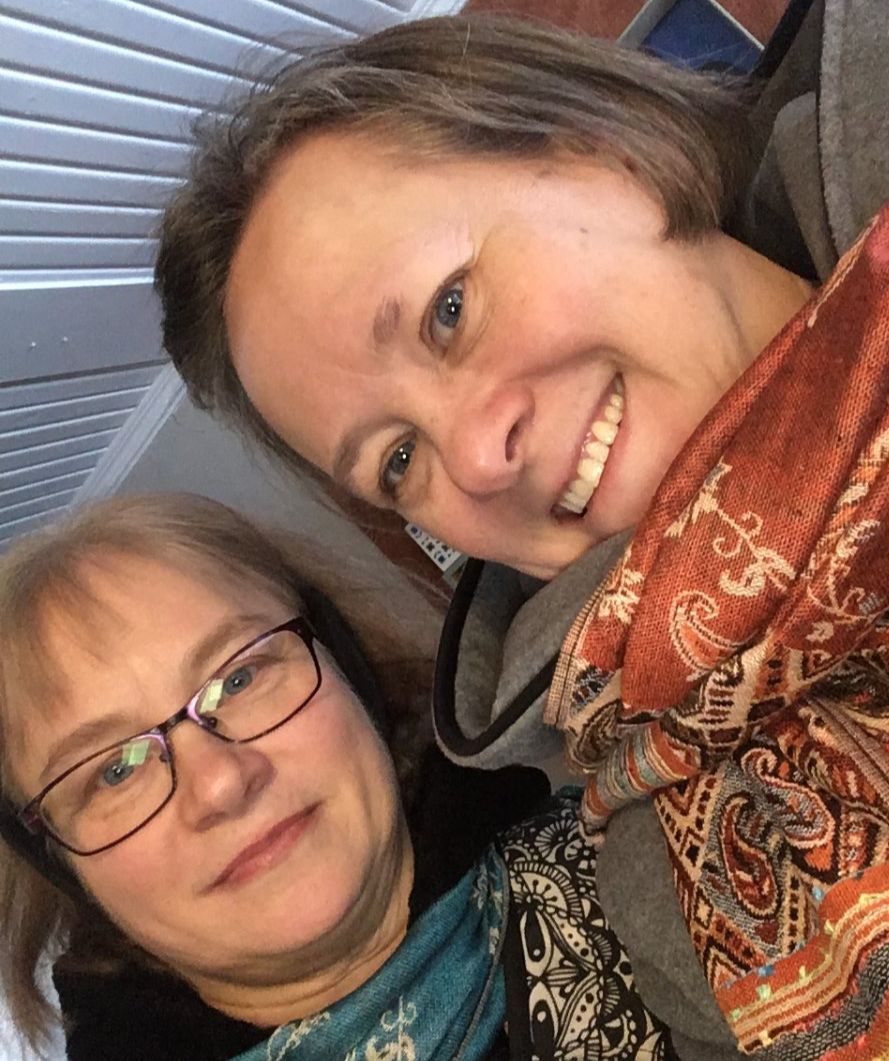 Niittykallion perhehoitajat Johanna ja Anna